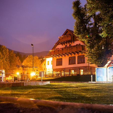 Przystanek Bavaria - Sauny, Parking Oraz Wstep Do Parku Bajek W Cenie! คาร์ปัตซ์ ภายนอก รูปภาพ