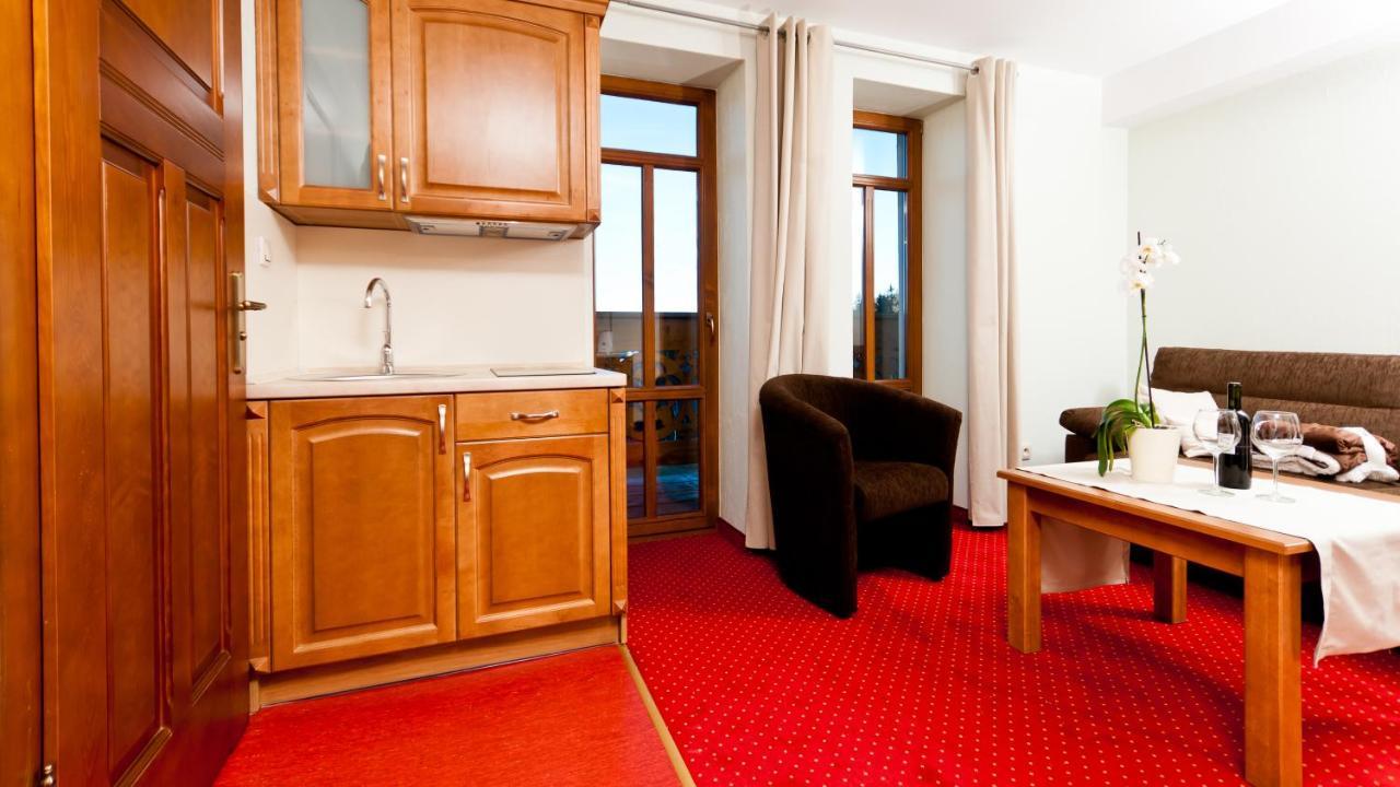 Przystanek Bavaria - Sauny, Parking Oraz Wstep Do Parku Bajek W Cenie! คาร์ปัตซ์ ภายนอก รูปภาพ