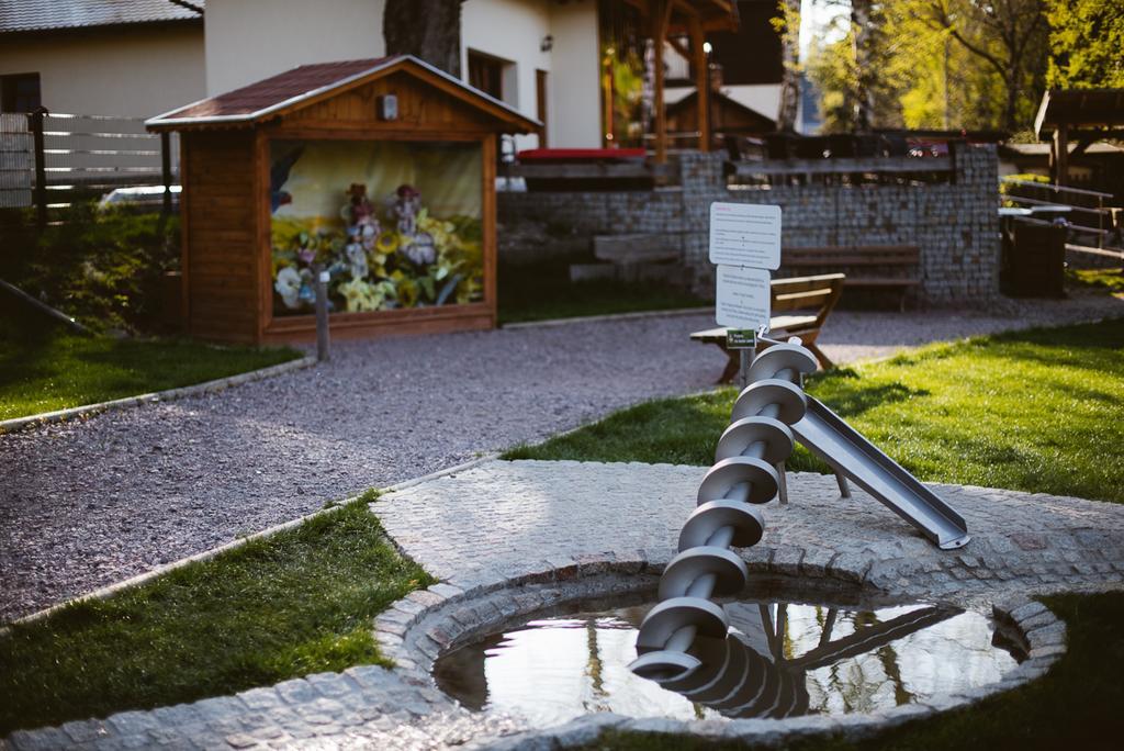 Przystanek Bavaria - Sauny, Parking Oraz Wstep Do Parku Bajek W Cenie! คาร์ปัตซ์ ภายนอก รูปภาพ