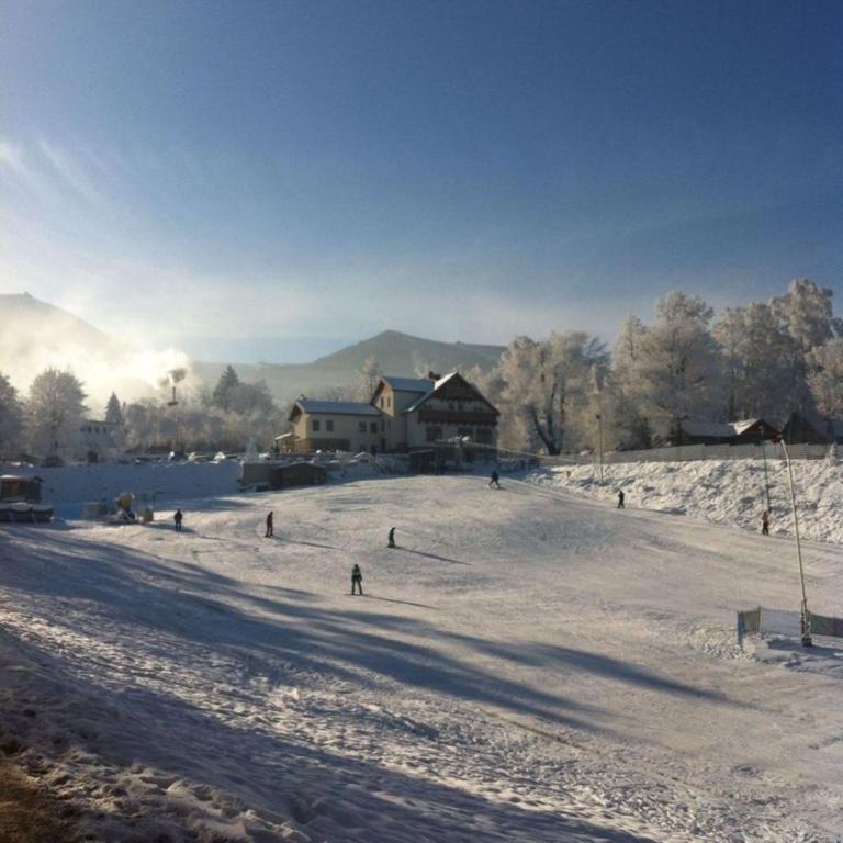 Przystanek Bavaria - Sauny, Parking Oraz Wstep Do Parku Bajek W Cenie! คาร์ปัตซ์ ภายนอก รูปภาพ